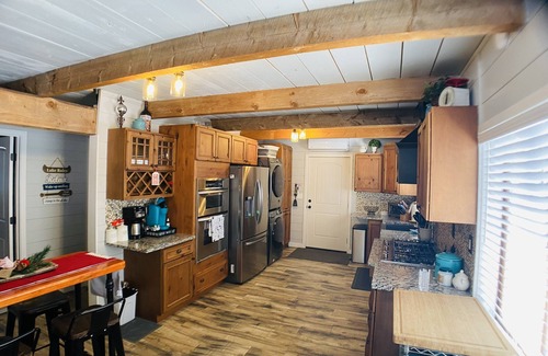 McCall House | Beautiful Remodeled Dog-Friendly In-Town 3/2 Cabin
