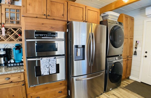 McCall House | Beautiful Remodeled Dog-Friendly In-Town 3/2 Cabin