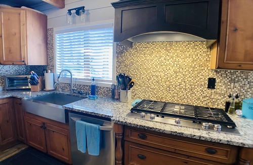 McCall House | Beautiful Remodeled Dog-Friendly In-Town 3/2 Cabin