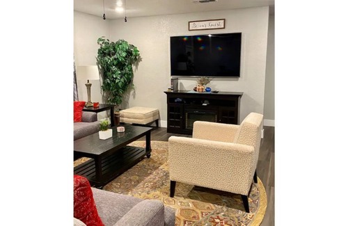Manteca House | Beautiful remodeled four bedroom two bath