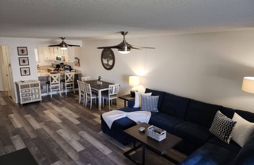Las Casitas De Paradise Village Condo | Beautiful, remodeled, furnished, 2/2 condo in Phoenix/Paradise Valley AZ.