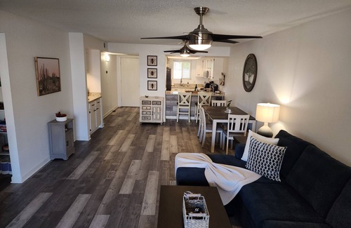 Las Casitas De Paradise Village Condo | Beautiful, remodeled, furnished, 2/2 condo in Phoenix/Paradise Valley AZ.