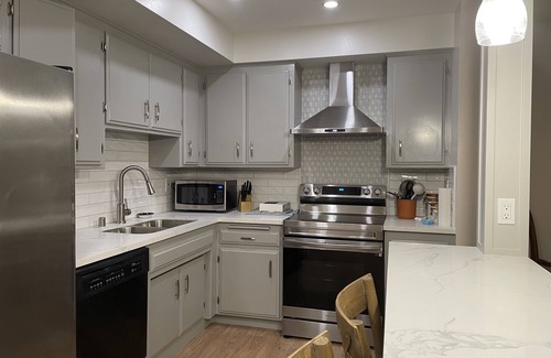 Sawtelle Condo | Beautiful Remodeled West Los Angeles condo - Brentwood adjacent.