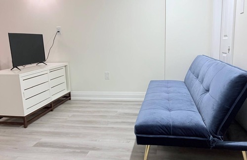 East Credit Apartment | Beautiful Renovated Basement Apartment