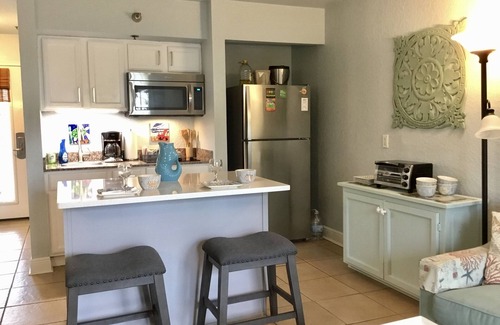 Dunedin Condo | Beautiful Resort Condo with 2 Pools, Hot tub, Tiki Bar & Restaurant