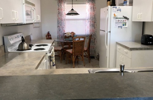 Palmer Ranch Condo | Beautiful Resort Style Condo in Sunny Florida, Enjoy Golfing, Tennis/Pickleball