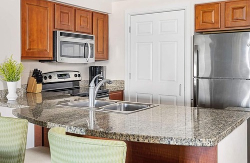 Williamsburg Villa | Beautiful resort with plenty of things to do. Only a few miles away from Disney!