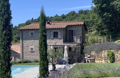 Licciana Nardi Villa | BEAUTIFUL! Restored Farmhouse with infinity pool