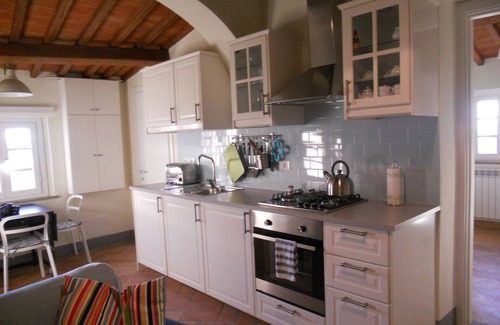 Peccioli Apartment | Beautiful Restored Two Bedroom Holiday Apartment with Infinity pool
