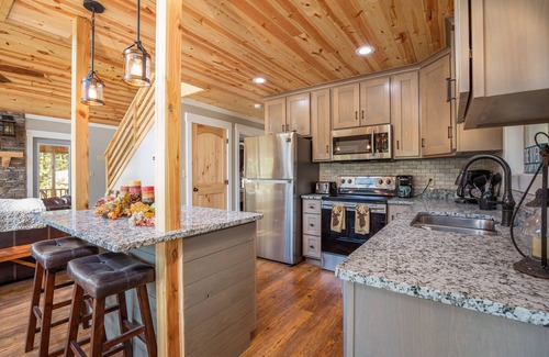 Whiteside Cabin | Beautiful river cabin in the heart of the Tennessee River Gorge.