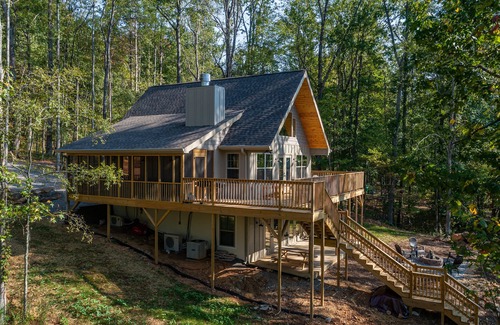 Whiteside Cabin | Beautiful river cabin in the heart of the Tennessee River Gorge.