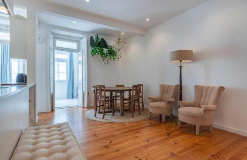 Santa Engracia Apartment | Beautiful River Views in Graça