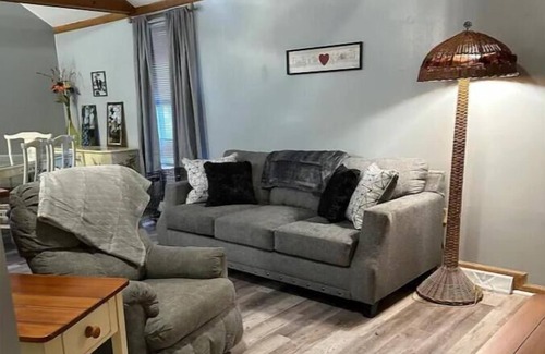 Rochester House | Beautiful Riverside Bungalow Steps Away From RIT