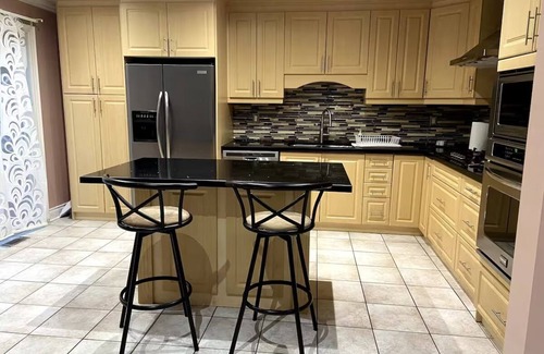 Brampton Apartment | Beautiful Room available in Brampton - Room 1