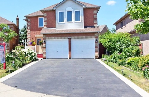 Brampton Apartment | Beautiful Room available in Brampton - Room 1