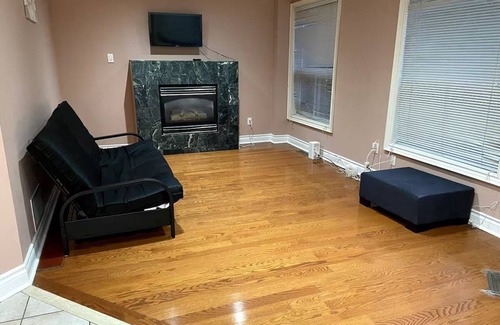Brampton Apartment | Beautiful Room available in Brampton - Room 1