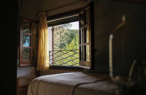 Dosrius Cottage | Beautiful rural house with pool and BBQ in the middle of the forest. Suitable for pets