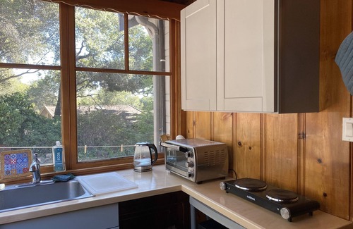 Leona Heights House | Beautiful Rural setting and easy to get around