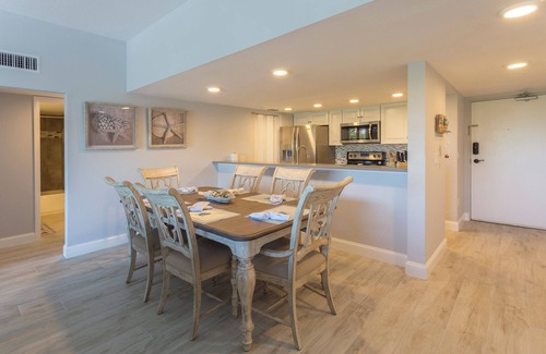 Redington Shores Condo | Beautiful San Remo on Beach, Water-view From All Windows, Heated Pool, Hot Tub