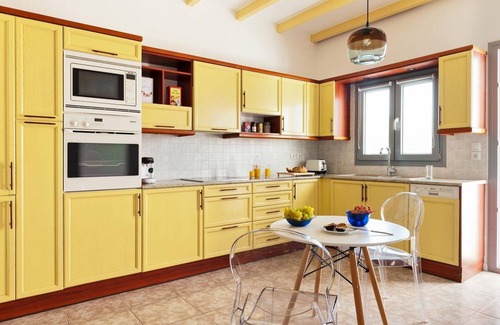 Pyrgos Villa | Beautiful Santorini Villa | 6 Bedrooms.