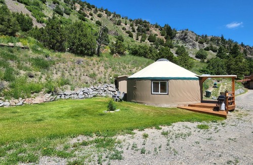 Gardiner House | Beautiful, scenic yurt in quiet privacy near Yellowstone National Park.