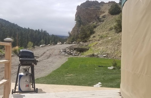 Gardiner House | Beautiful, scenic yurt in quiet privacy near Yellowstone National Park.