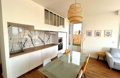 Billiers Apartment | Beautiful sea-facing apartment