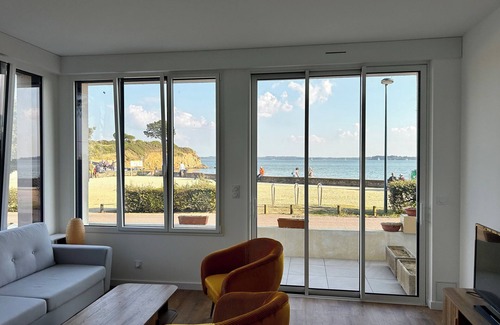 Billiers Apartment | Beautiful sea-facing apartment