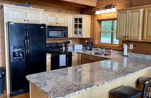 Russell Springs Cabin | Beautiful secluded cabin - sleeps 12, fire pit, fishing pond, grill, game room