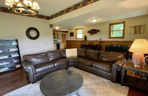 Russell Springs Cabin | Beautiful secluded cabin - sleeps 12, fire pit, fishing pond, grill, game room