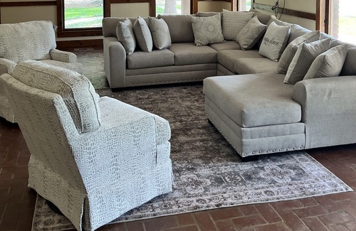 McComb House | Beautiful secluded executive style home yet close to town.
