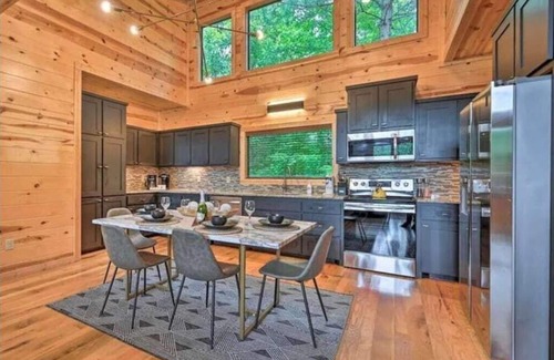 Broken Bow Cabin | Beautiful-Secluded-Great Location-Modern Luxury-Summer Resort