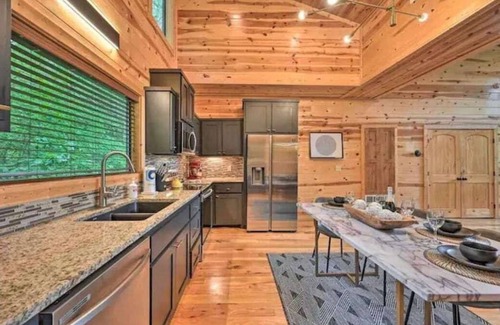 Broken Bow Cabin | Beautiful-Secluded-Great Location-Modern Luxury-Summer Resort