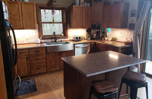 Dassel House | Beautiful Secluded Home On Lake Washington ~ Family & Pet Friendly With Hot Tub
