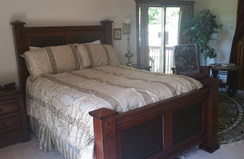 Dassel House | Beautiful Secluded Home On Lake Washington ~ Family & Pet Friendly With Hot Tub