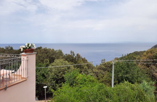 Aia House | Beautiful semi-detached house with views of sky, woods and sea