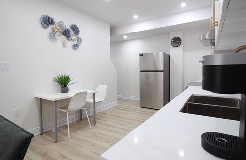 Rosemount House | Beautiful Separate Unit near GrandRiver & Kiwanis Park