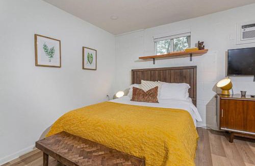 Three Rivers House | Beautiful Sequoia Hideout/Modern with Views!