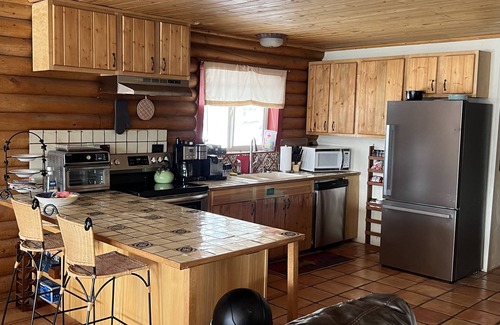 Twin Lakes House | Beautiful Serene Log-Adobe House Overlooking Twin Lakes