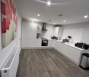 Strood House | Beautiful Shared One Bed Flat (Room/Front)