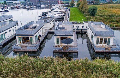 Municipality of Aalsmeer Boat Rental | Beautiful Ship/boat in Aalsmeer With 2 Bedrooms and Wifi