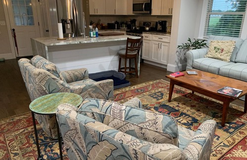 Hyannis House | Beautiful Small Home in Hyannis Port