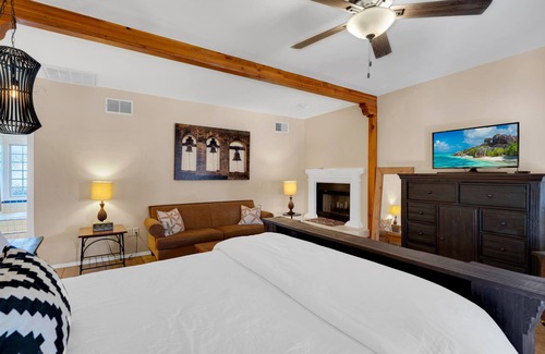 Blenman-Elm House | Beautiful, snowbird-friendly getaway with private pool, WiFi & gas grill