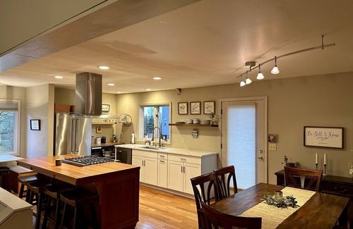 Bayshore - Klatt House | Beautiful South Anchorage Home