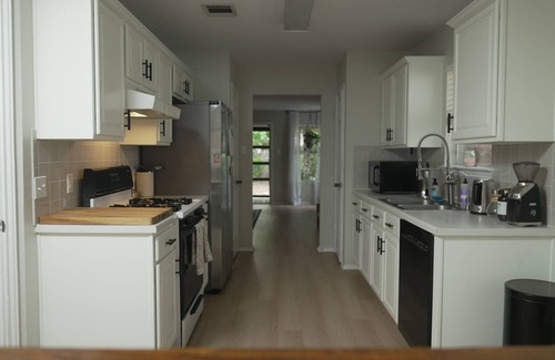 Austin House | Beautiful South Austin Retreat w/Gym & Sauna, pet friendly!