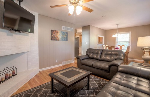 South Kansas City House | Beautiful South Kansas City Home- Be Anywhere in No Time!