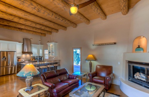 Civano House | Beautiful Southwest Retreat in Civano
