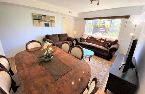 Upper Lonsdale House | Beautiful spacious 2-bedroom ground level suite