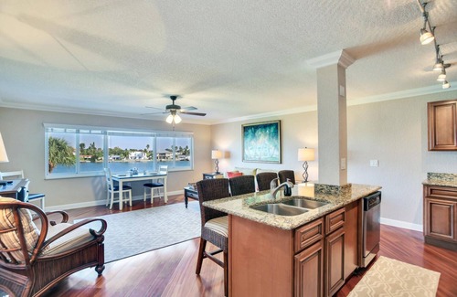 Treasure Island Condo | Beautiful, spacious Condo with Spectacular Beach to Bay Views