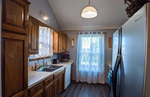 Overland Park House | Beautiful | spacious | clean house for families #2